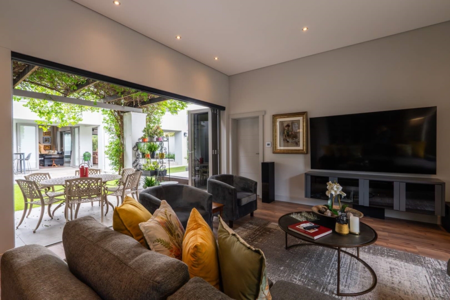 4 Bedroom Property for Sale in Lemoenkloof Western Cape
